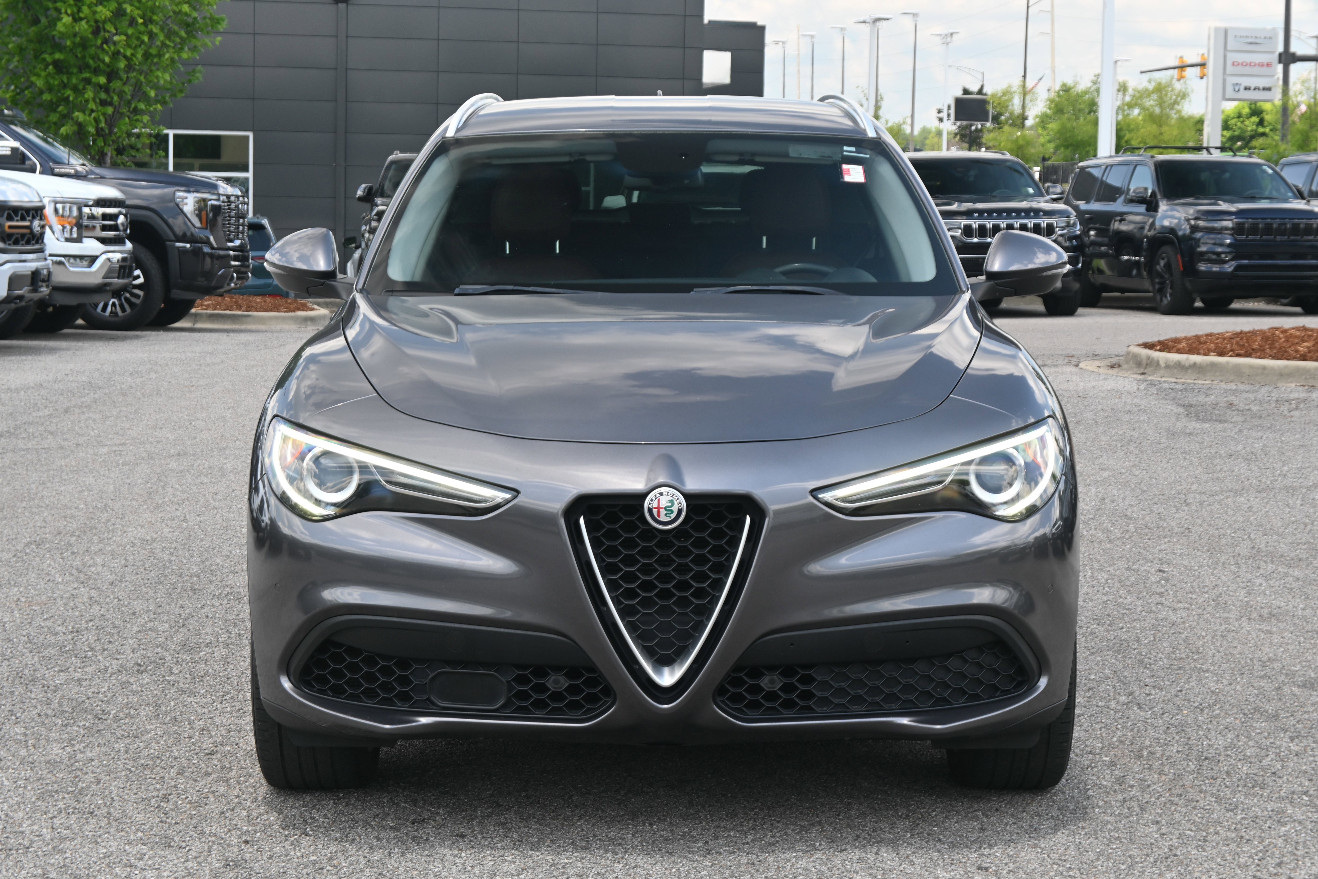 Used 2018 Alfa Romeo Stelvio AWD image 3