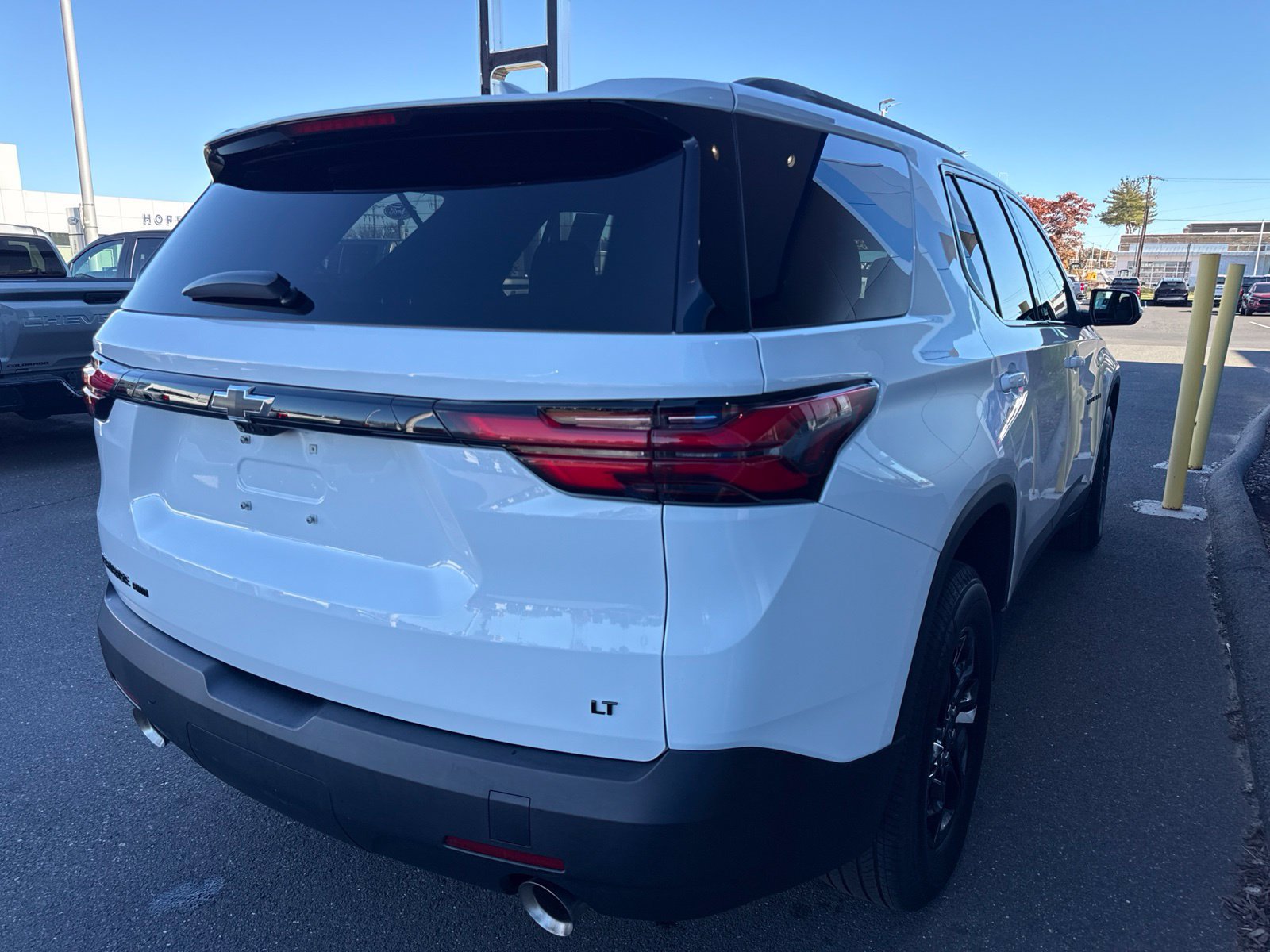Used 2023 Chevrolet Traverse LT w/ Midnight/Sport Edition AWD/4WD image 7