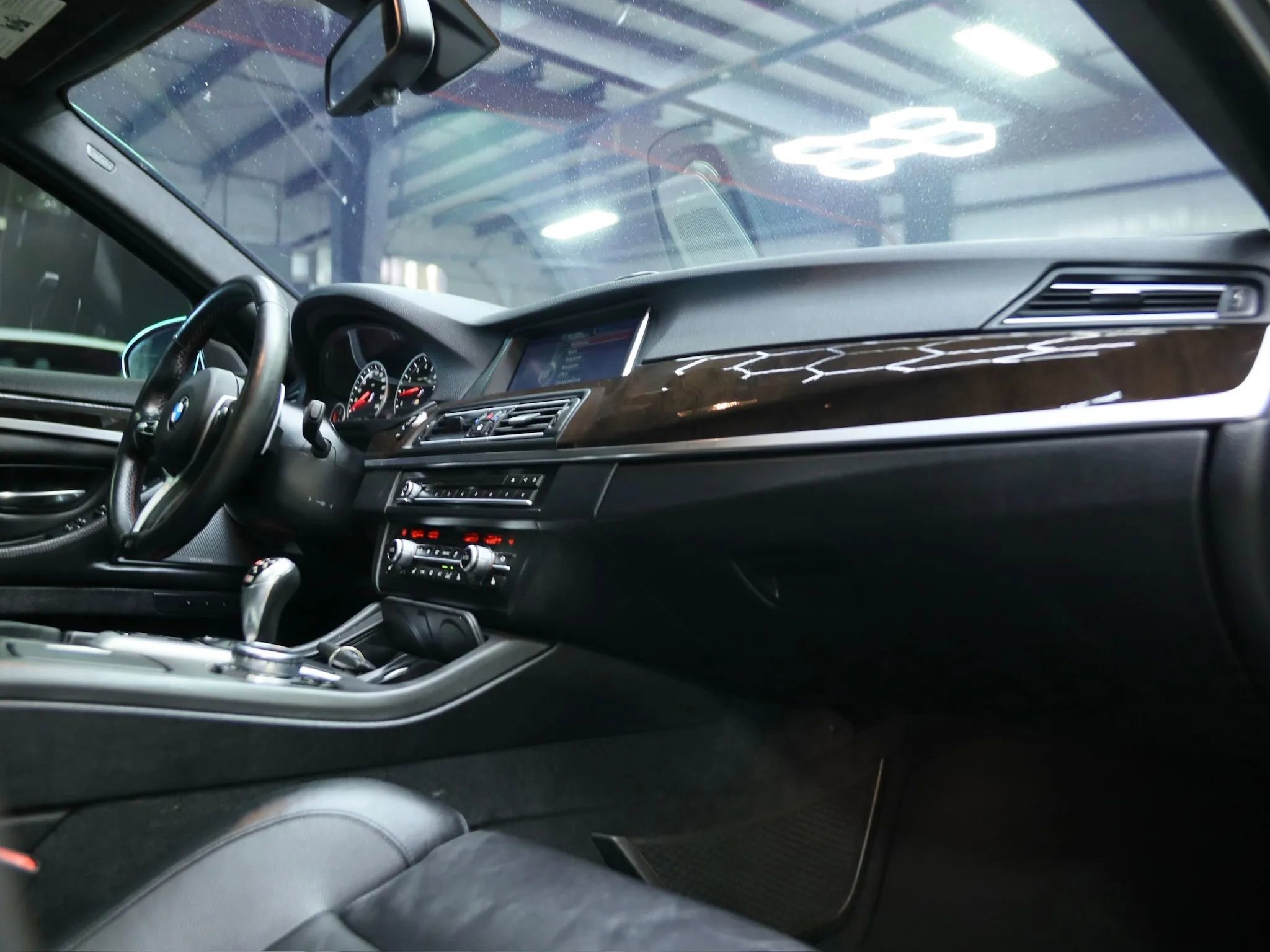 Used 2014 BMW M5 image 27