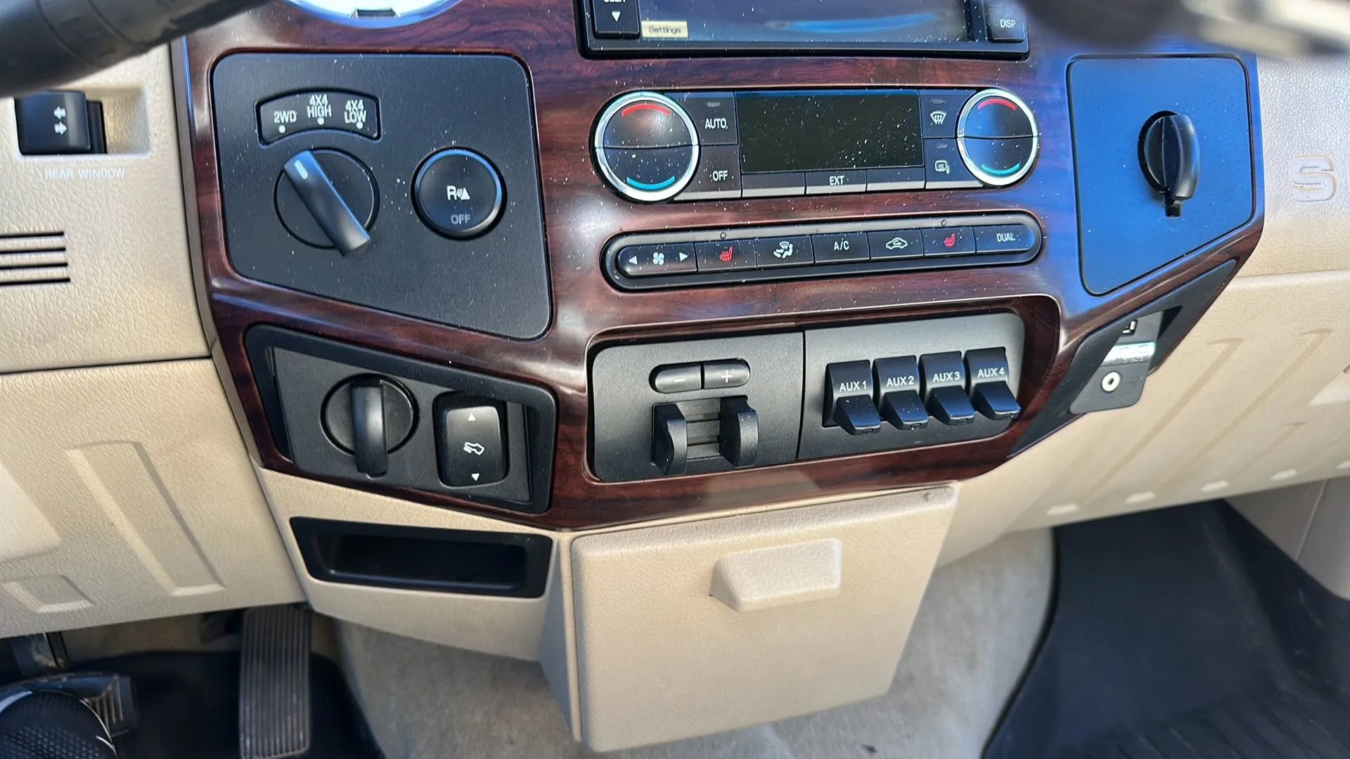 Used 2009 Ford F250 Lariat AWD/4WD image 17