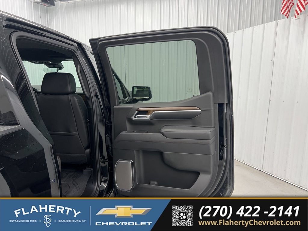 Used 2025 Chevrolet Silverado 1500 High Country AWD/4WD image 12