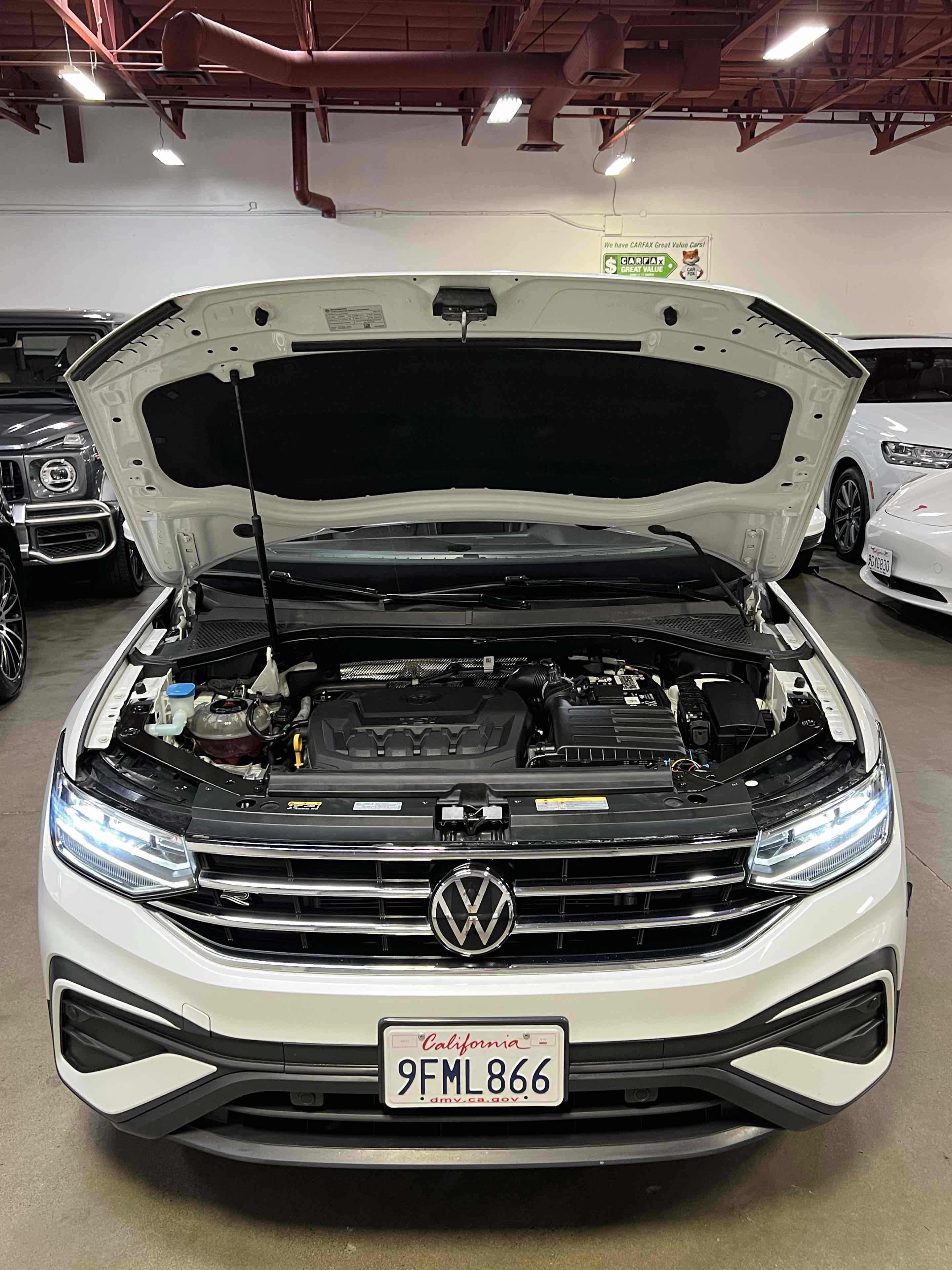 Used 2023 Volkswagen Tiguan SE w/ Panoramic Sunroof Package image 30