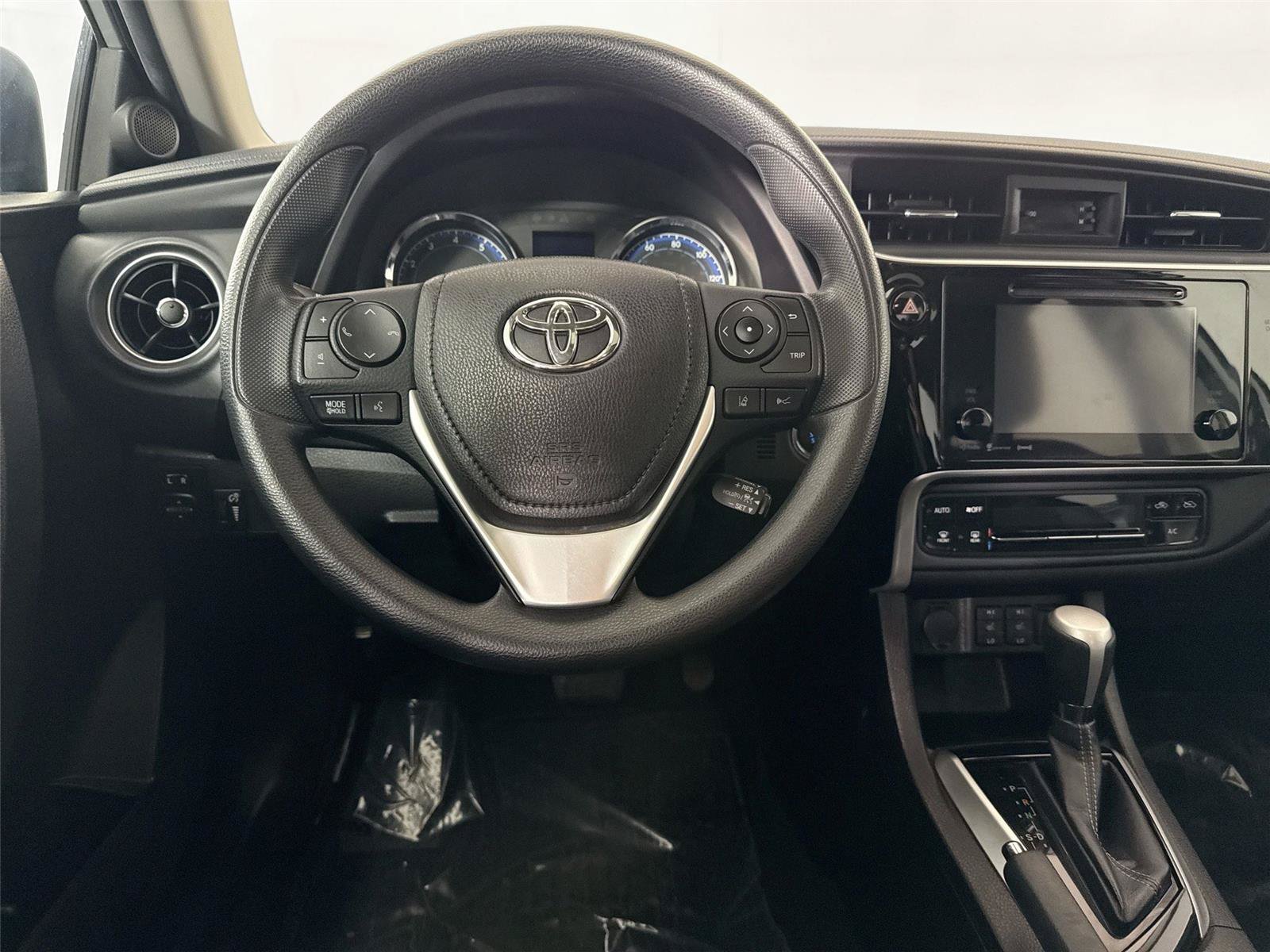 Used 2017 Toyota Corolla XLE w/ Carpet Mat Package (TMS) FWD image 30
