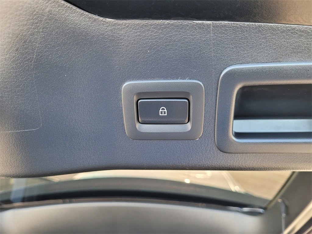 Used 2023 MAZDA MAZDA3 s image 9