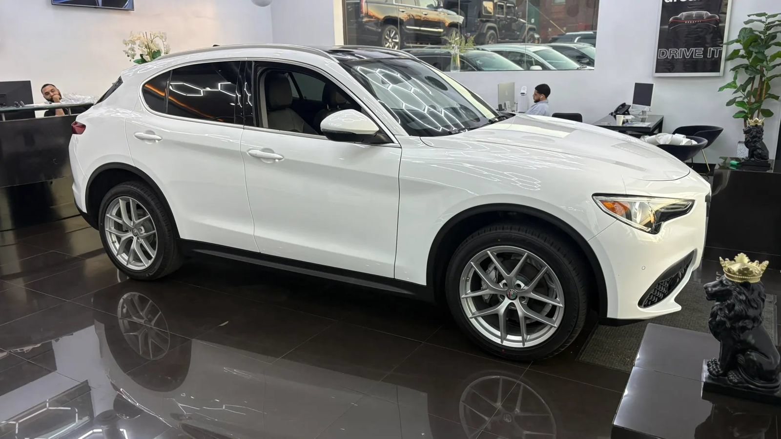 Used 2018 Alfa Romeo Stelvio Ti AWD/4WD image 10