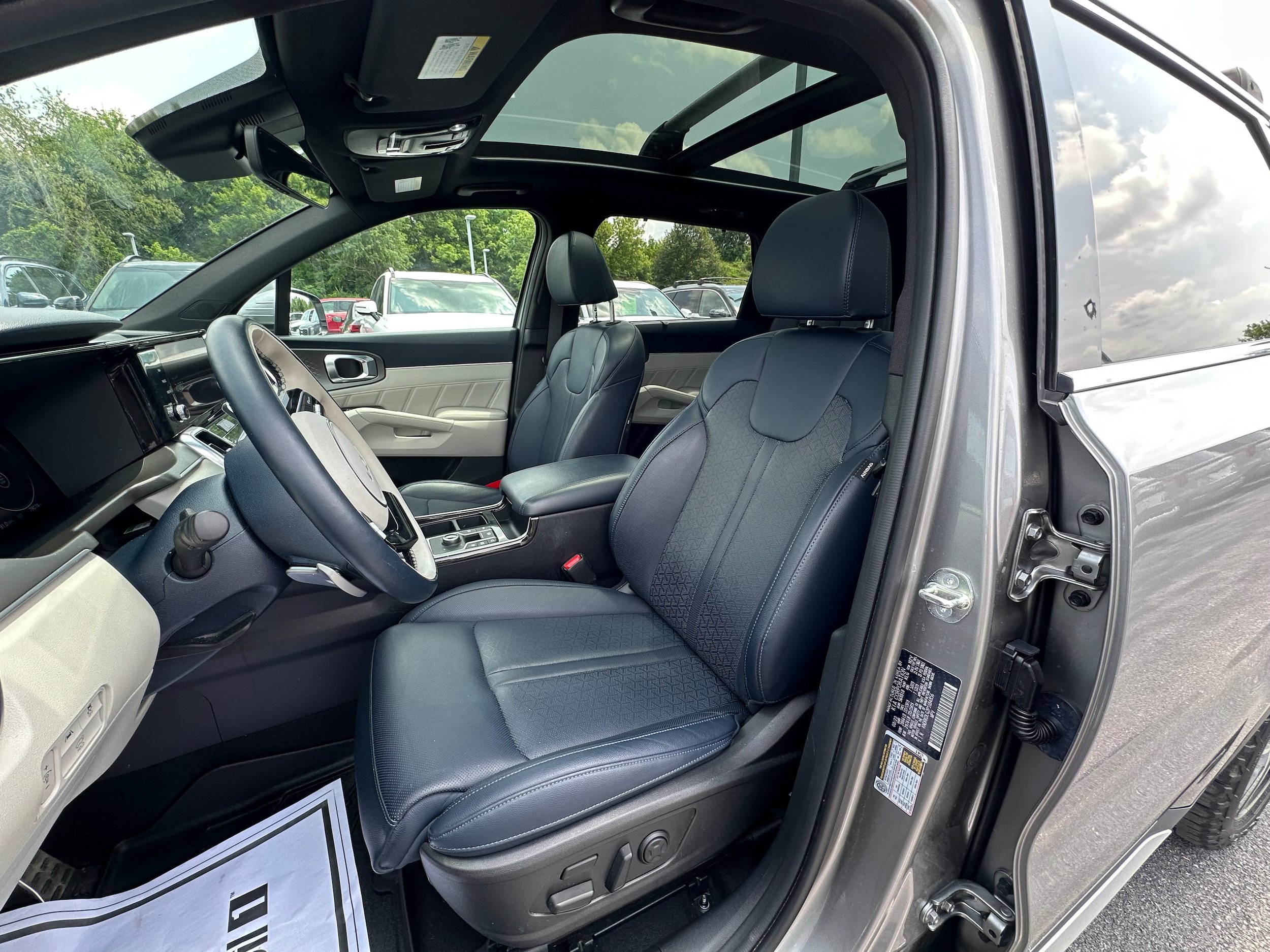 Used 2023 Kia Sorento SX Prestige w/ Panoramic Sunroof Package AWD/4WD image 29