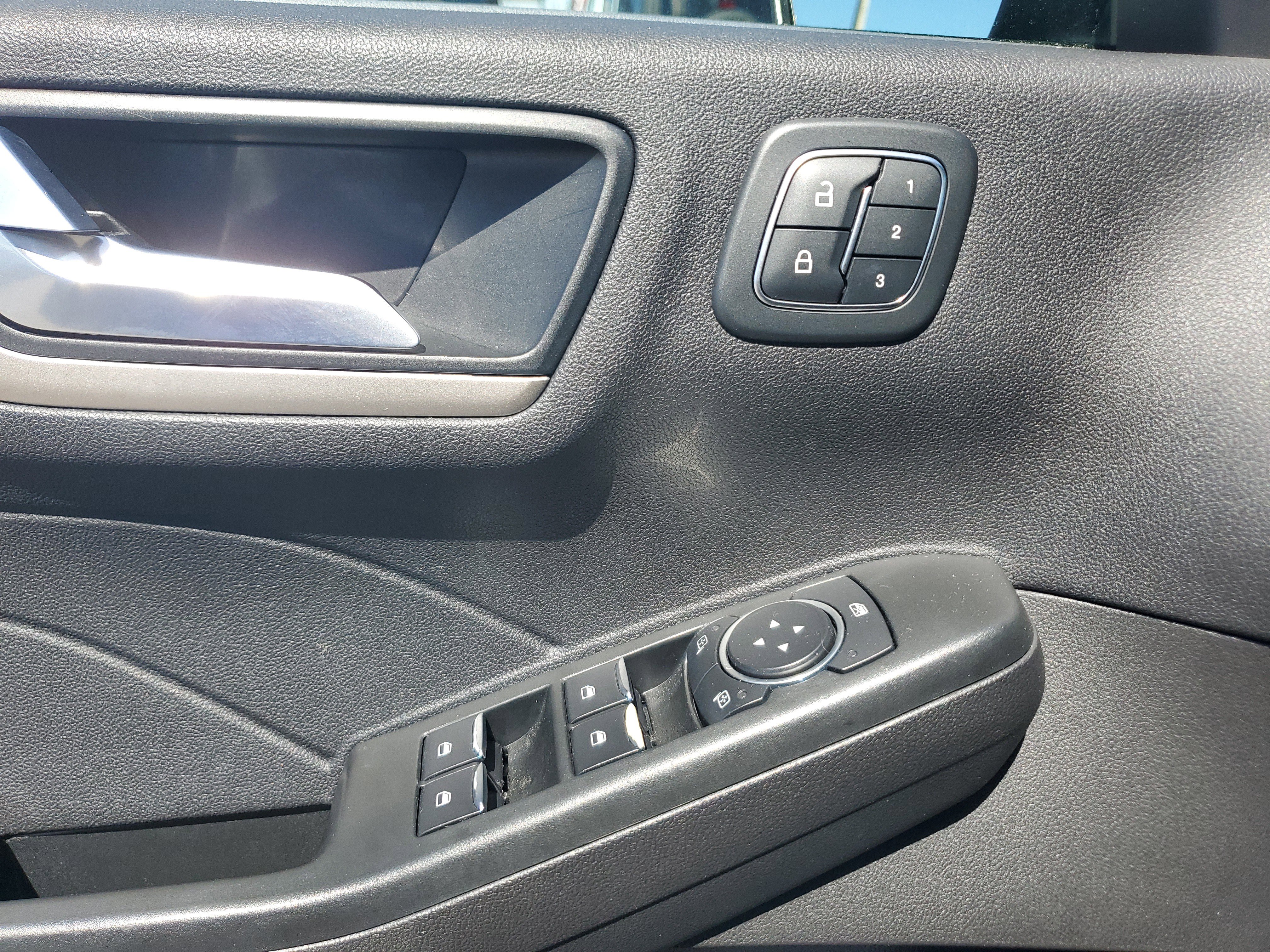 Used 2022 Ford Escape SEL w/ Technology Package image 28