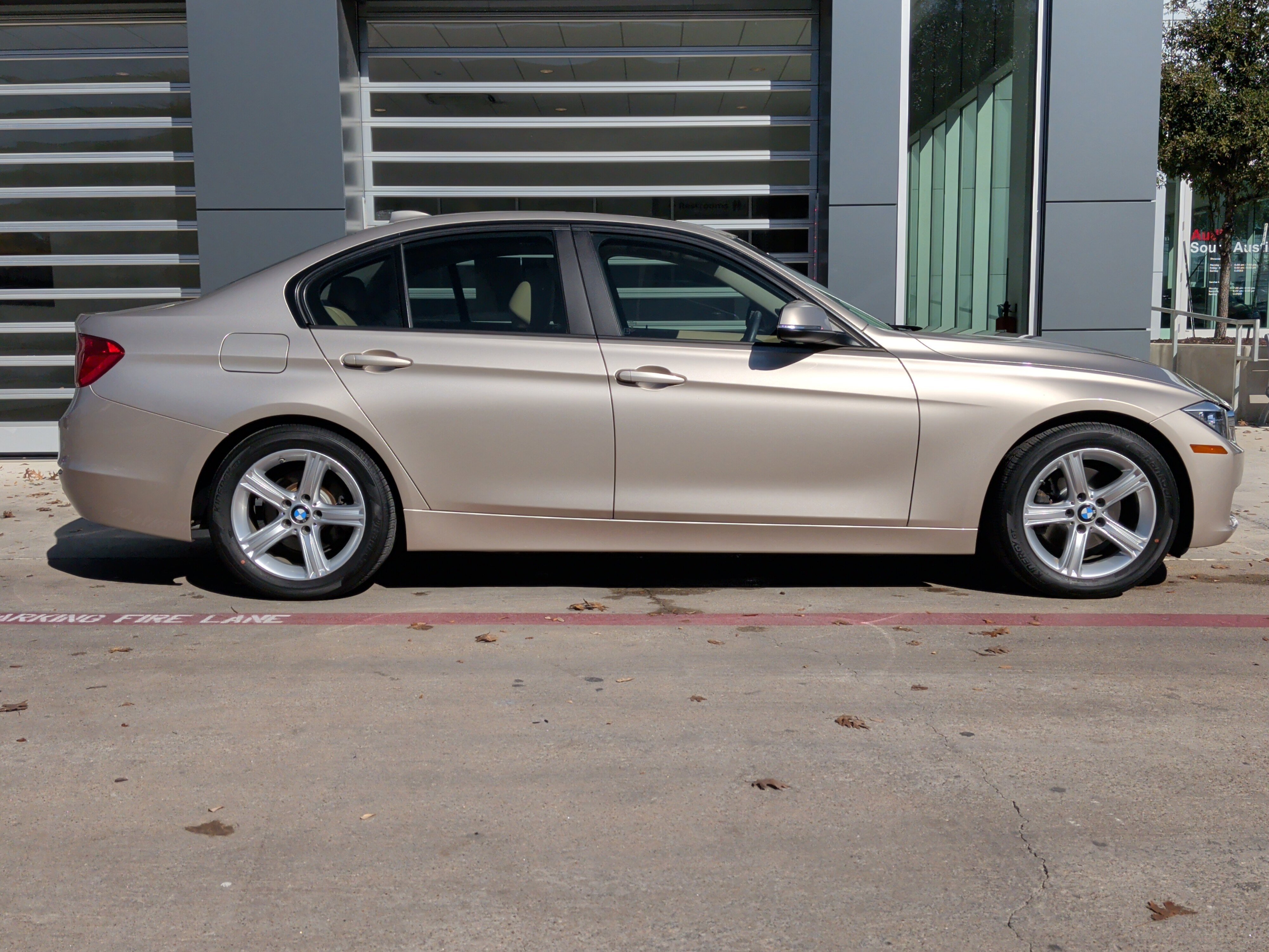 Used 2014 BMW 320i Sedan image 11