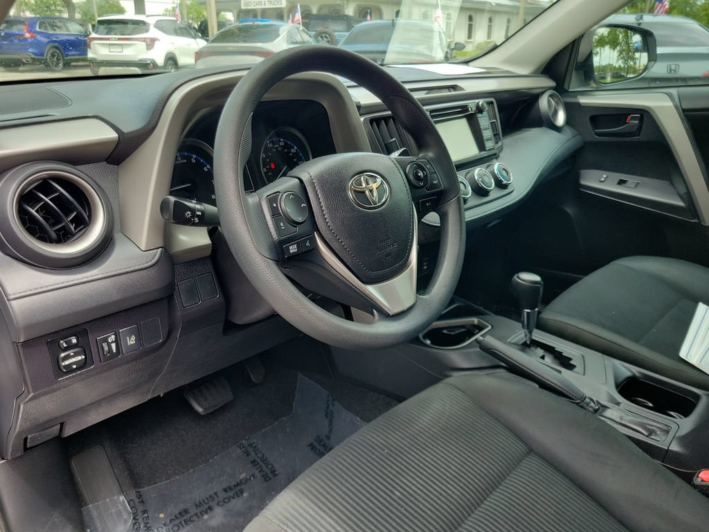 Used 2018 Toyota RAV4 LE FWD image 15