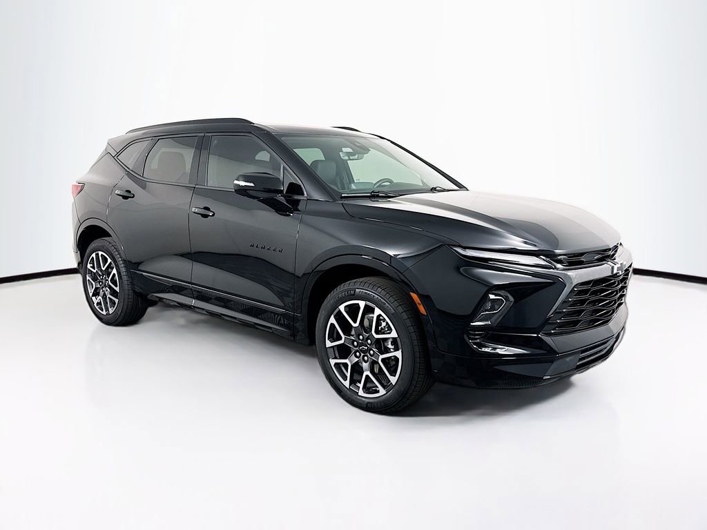 Used 2025 Chevrolet Blazer RS w/ Driver Confidence II Package image 3