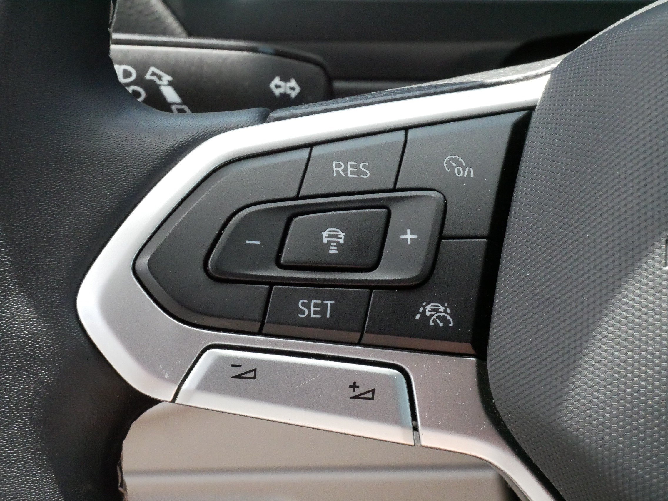 Certified 2023 Volkswagen Tiguan SE AWD/4WD image 26