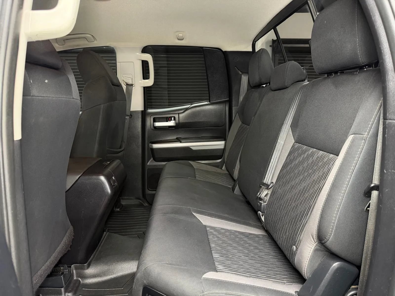 Used 2016 Toyota Tundra SR5 w/ SR5 Upgrade Package AWD/4WD image 17