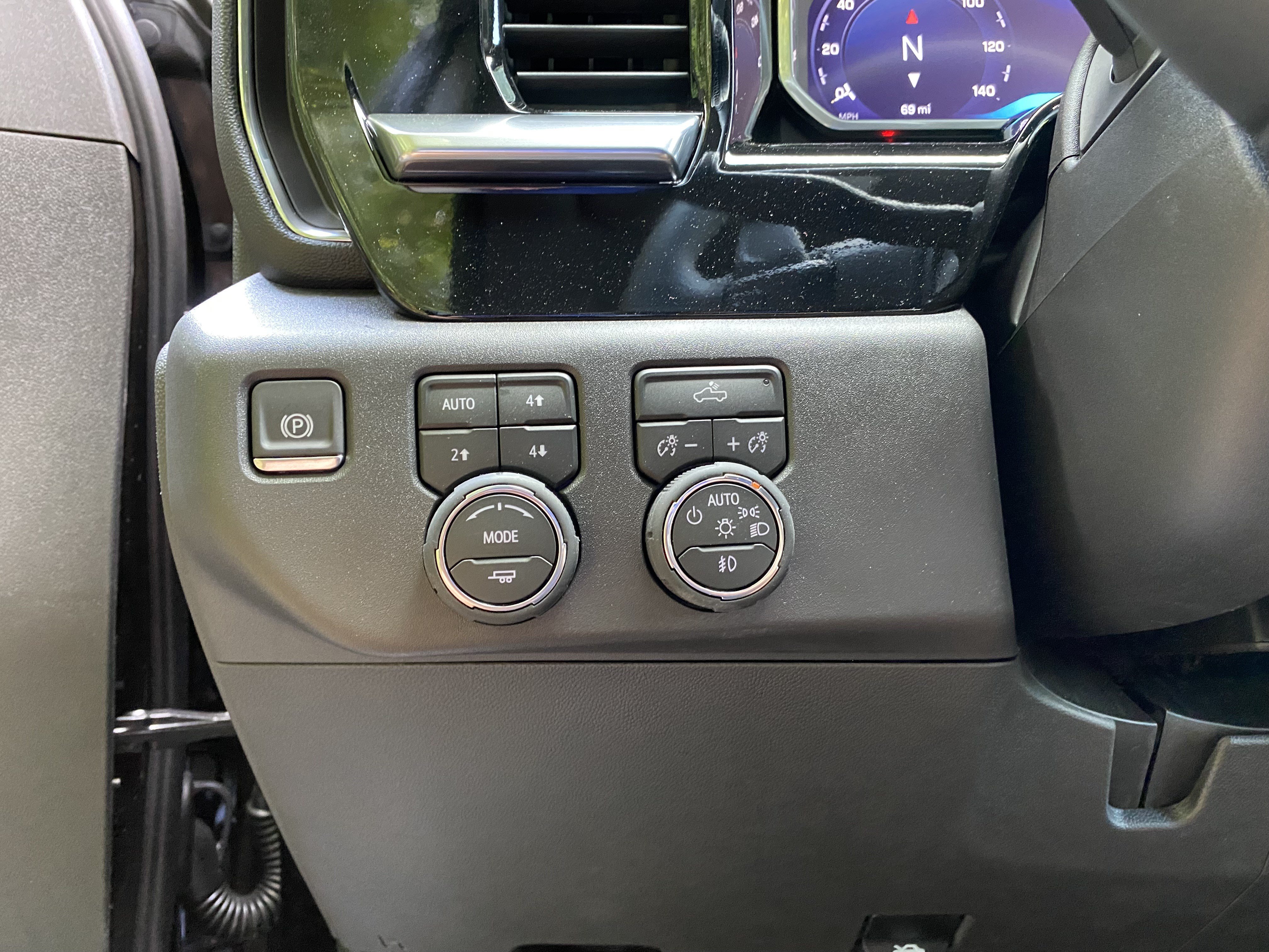 New 2026 Chevrolet Silverado 1500 LT Trail Boss w/ Convenience Package II AWD/4WD image 18