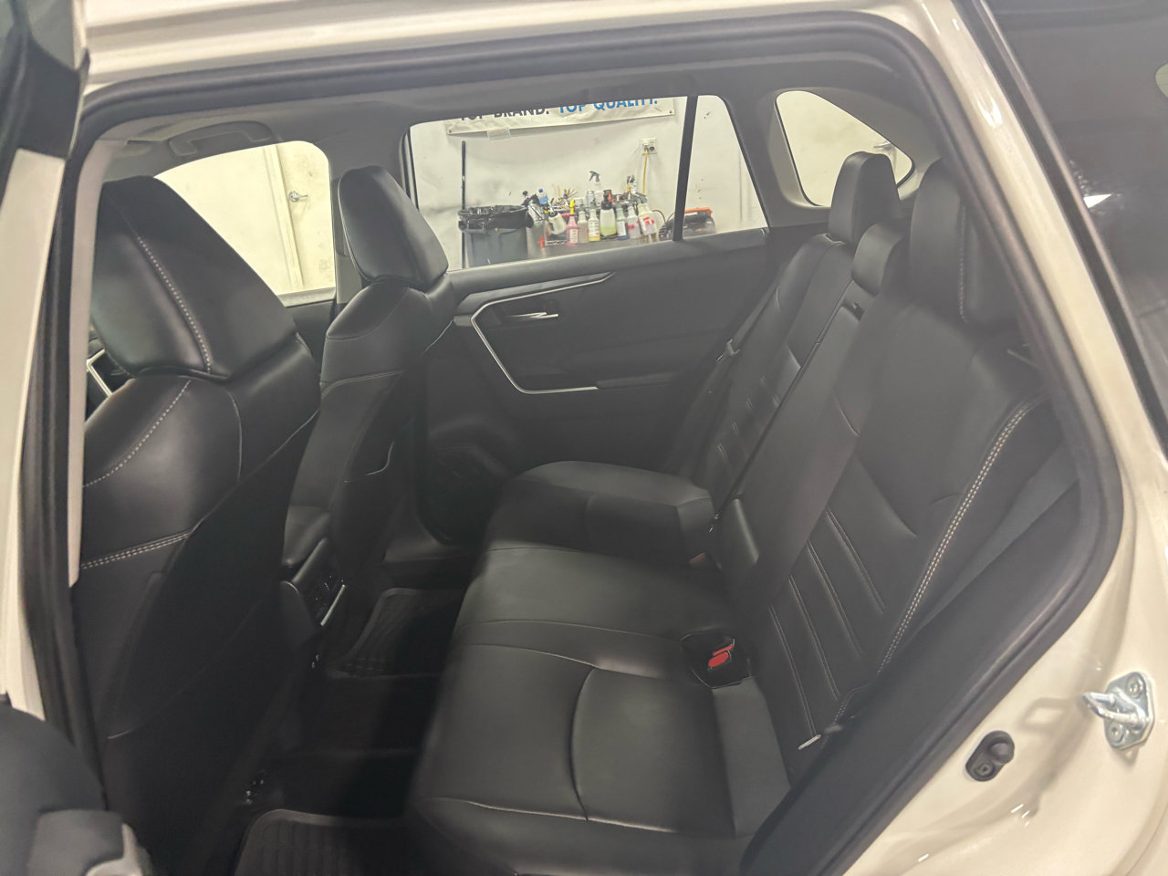 Used 2021 Toyota RAV4 XLE Premium image 5