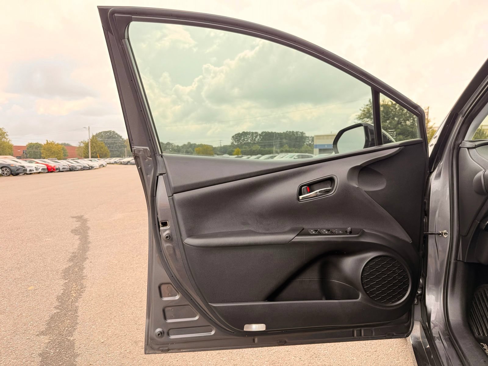 Used 2017 Toyota Prius Prime Premium FWD image 11