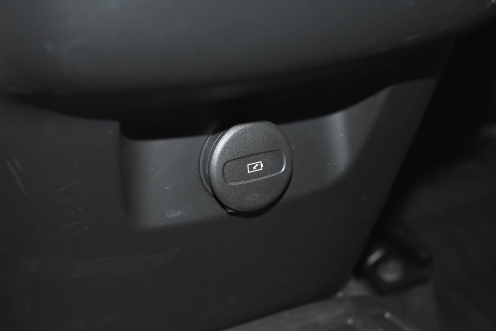 Used 2022 Volvo XC60 B5 Momentum image 20