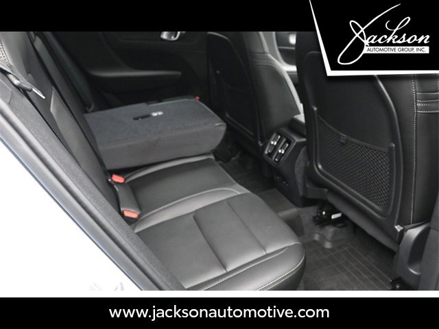 Used 2025 Volvo XC40 B5 Plus w/ Protection Package Premier image 29