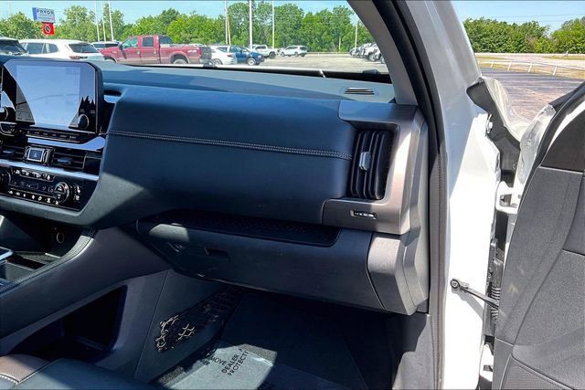 Used 2024 Nissan Pathfinder Platinum w/ Cargo Package AWD/4WD image 27