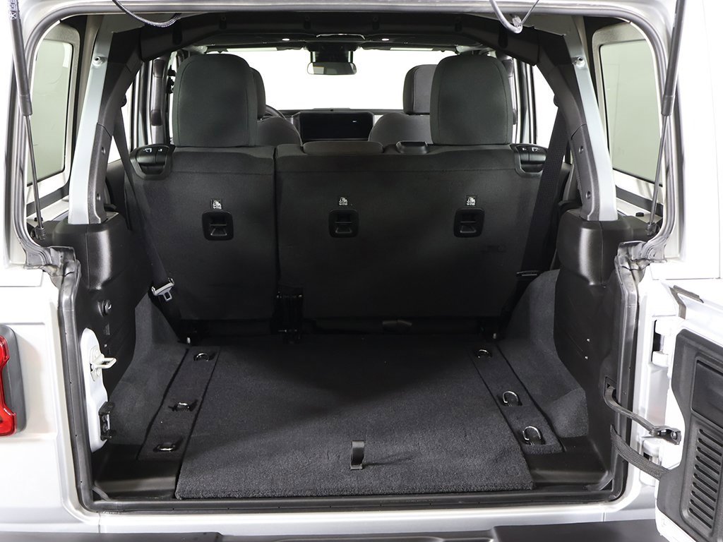 Used 2024 Jeep Wrangler Sahara image 18