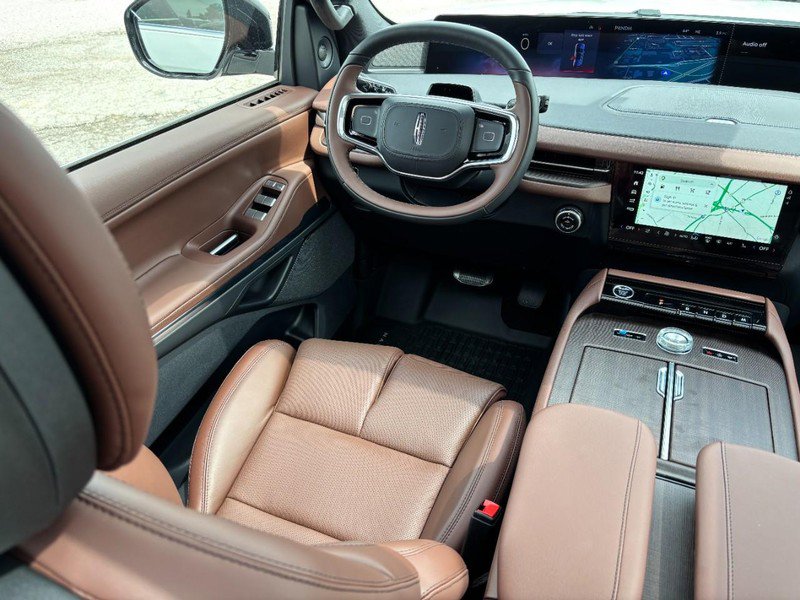 New 2026 Lincoln Navigator Reserve AWD/4WD image 12