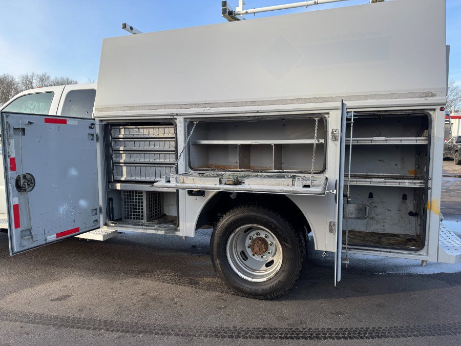 Used 2015 Ford F350 XLT w/ Trailer-Tow Prep Package image 4