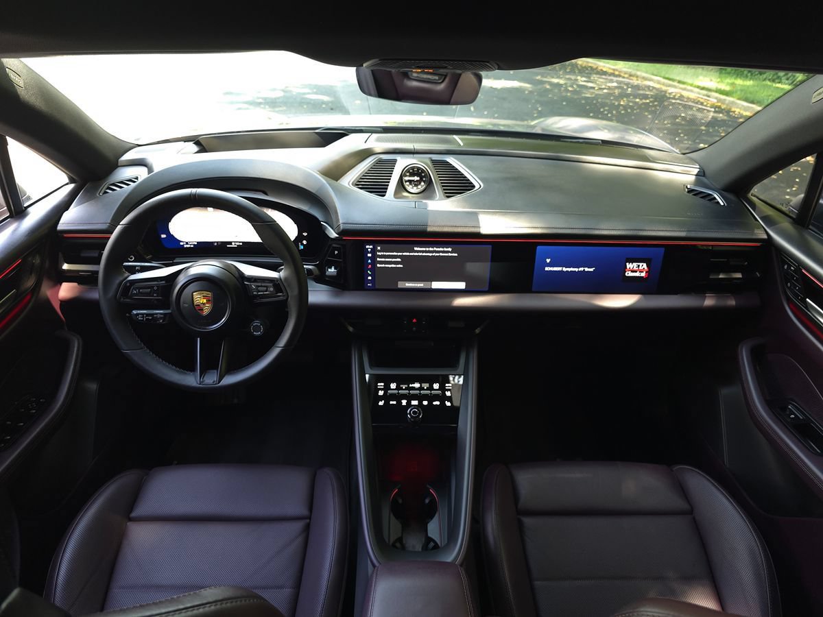 Used 2025 Porsche Macan 4 Electric AWD/4WD image 10