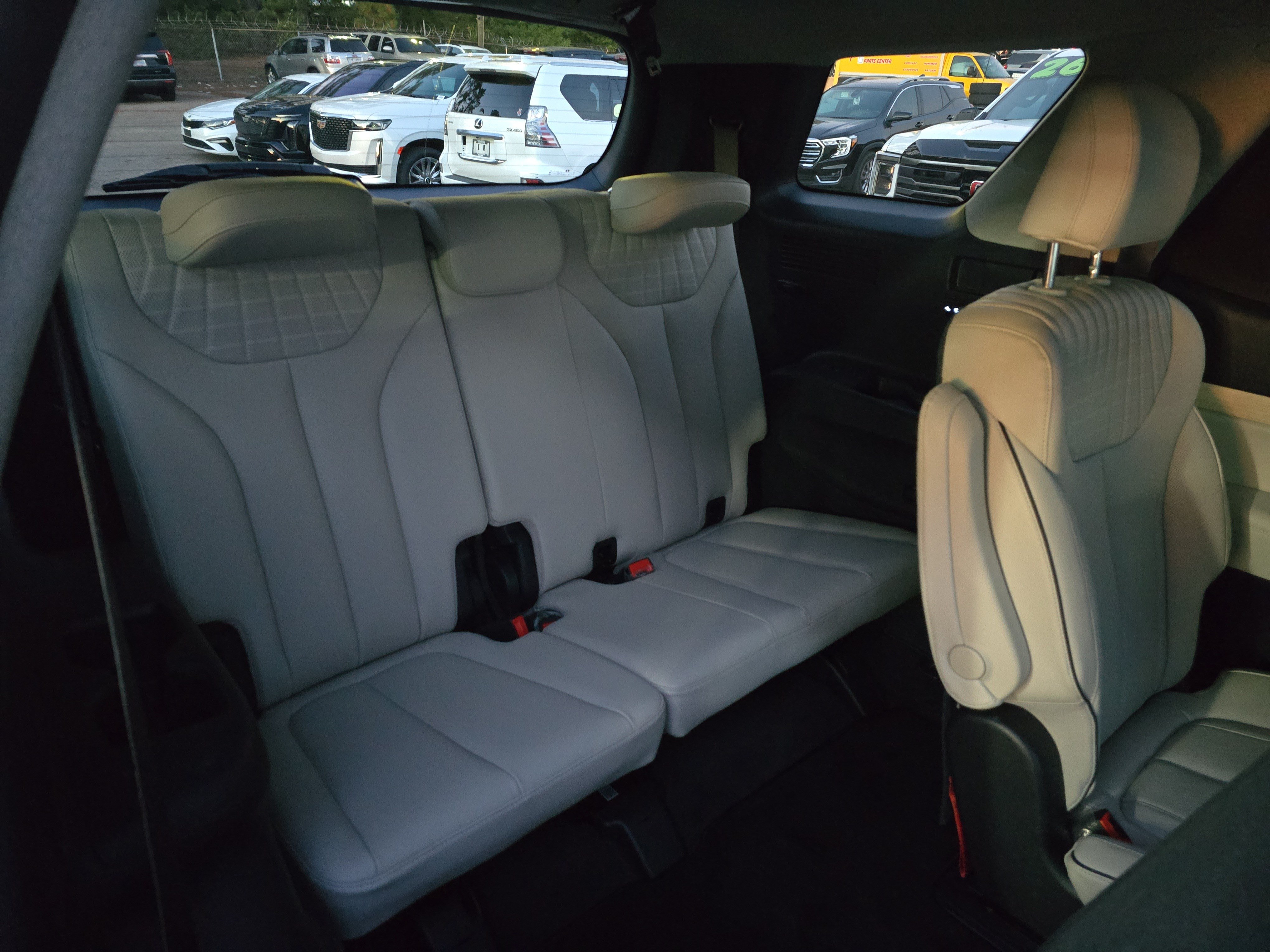 Used 2025 Hyundai Palisade Limited AWD/4WD image 12