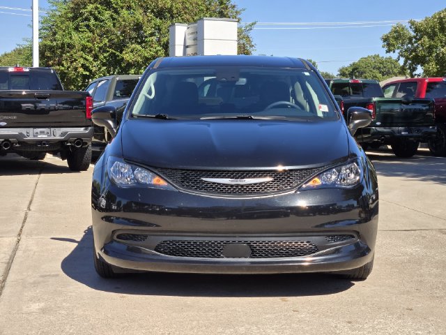 Certified 2023 Chrysler Voyager LX FWD image 2