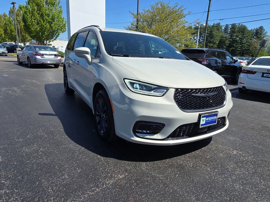 Used 2021 Chrysler Pacifica Touring-L w/ Premium & Safety Sphere Group AWD/4WD image 10