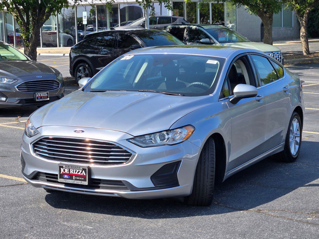 Used 2020 Ford Fusion SE image 3
