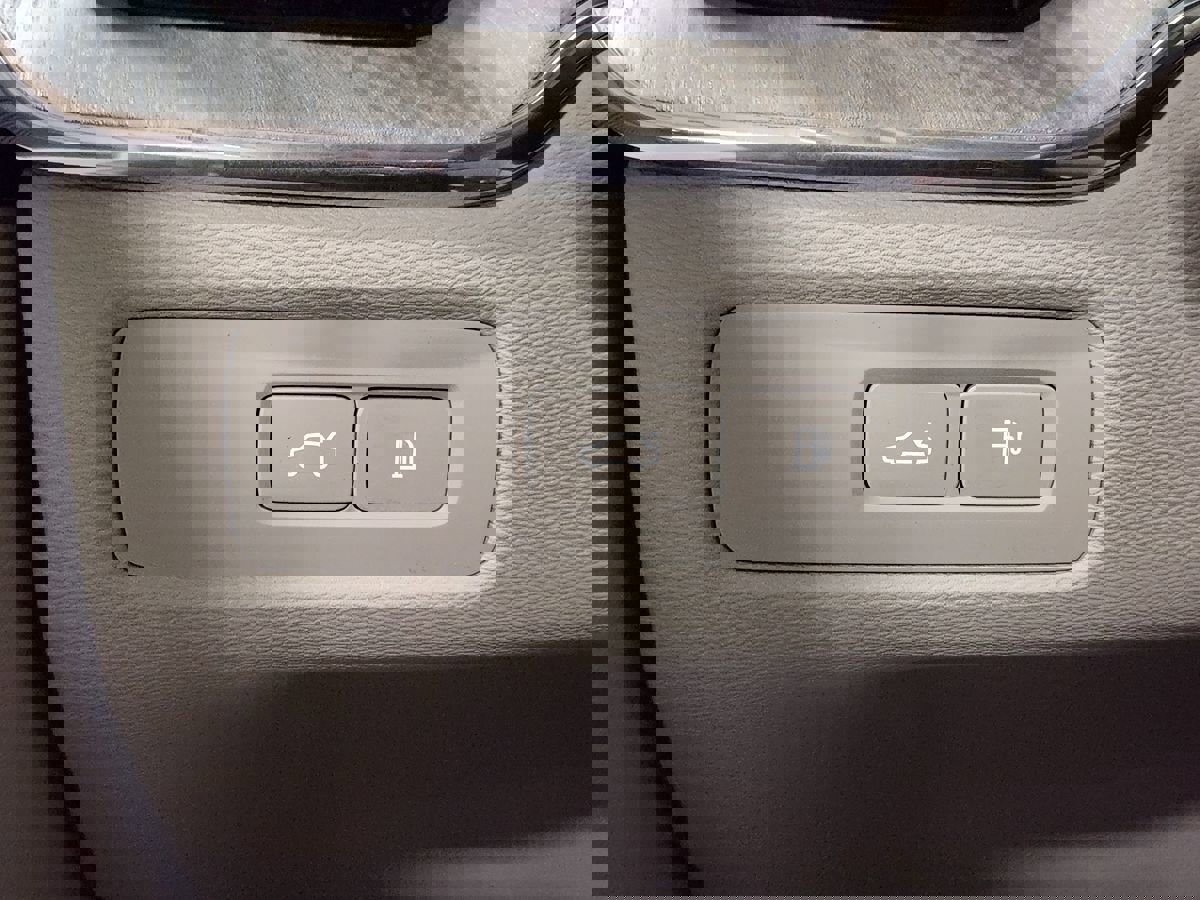 Used 2023 Volvo XC60 T8 Plus w/ Protection Package Premier image 41