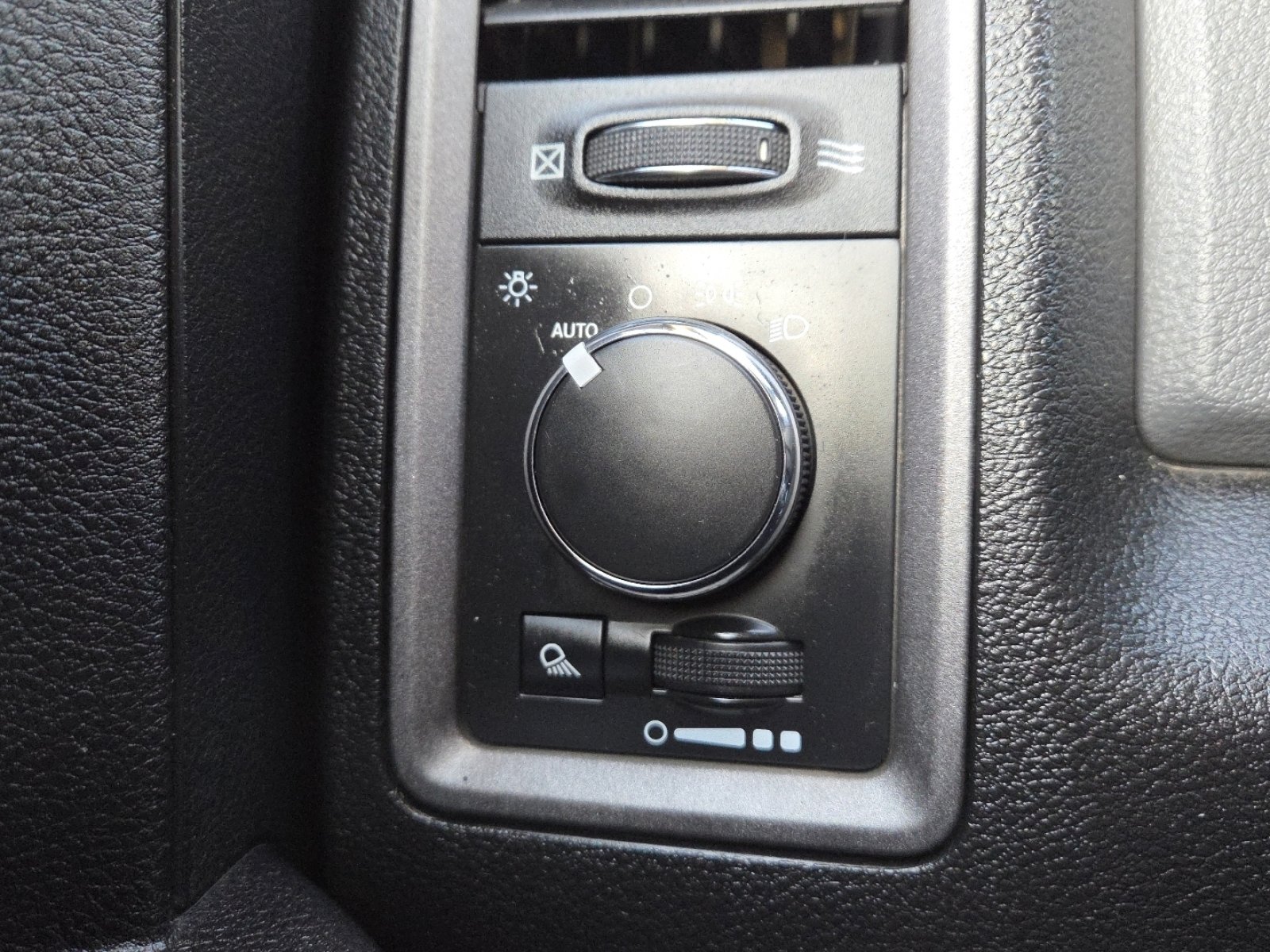 Used 2014 RAM 2500 Tradesman w/ Chrome Appearance Group image 30