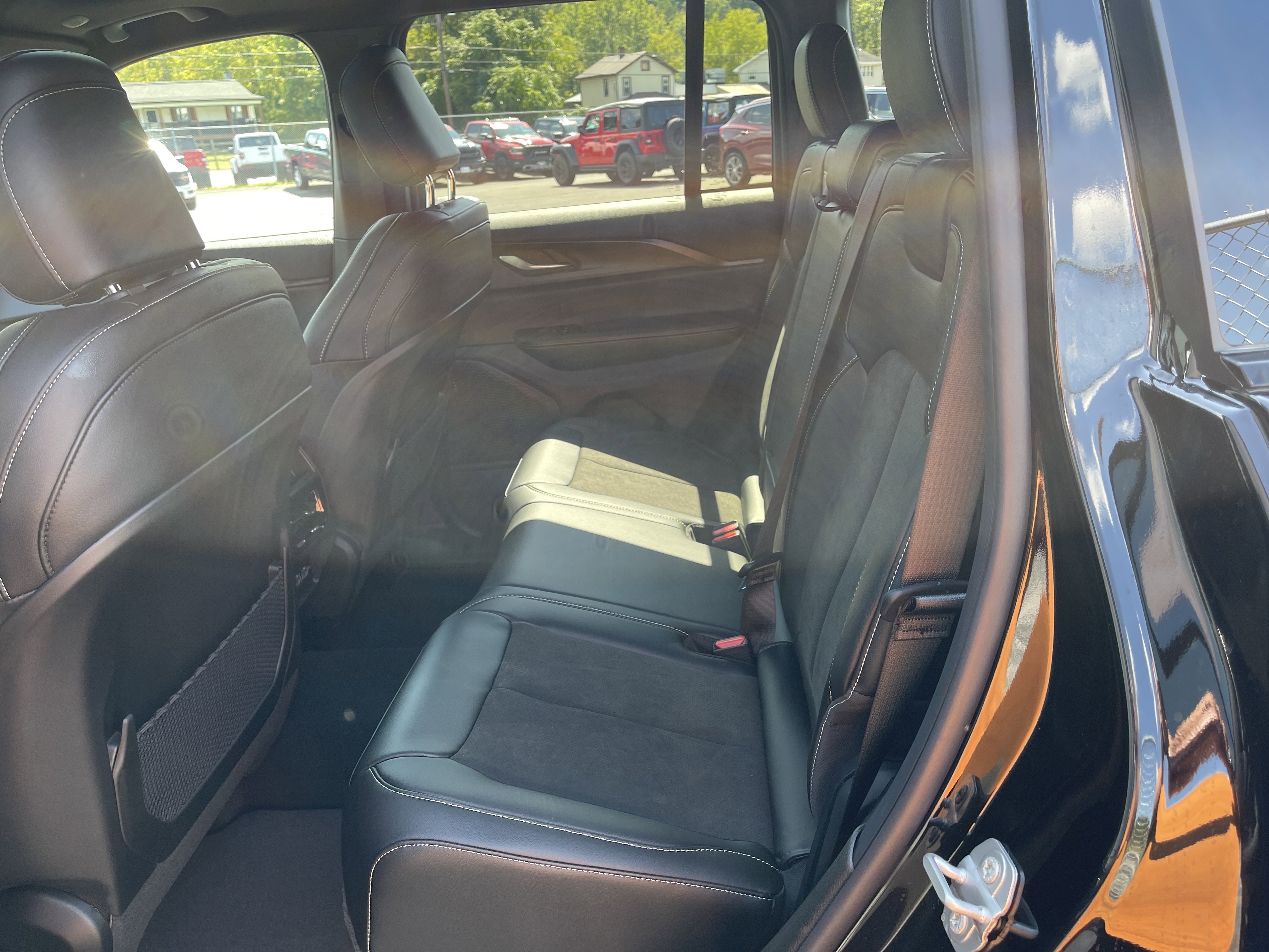 New 2025 Jeep Grand Cherokee Altitude image 12