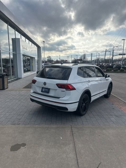 Used 2022 Volkswagen Tiguan SE R-Line image 11