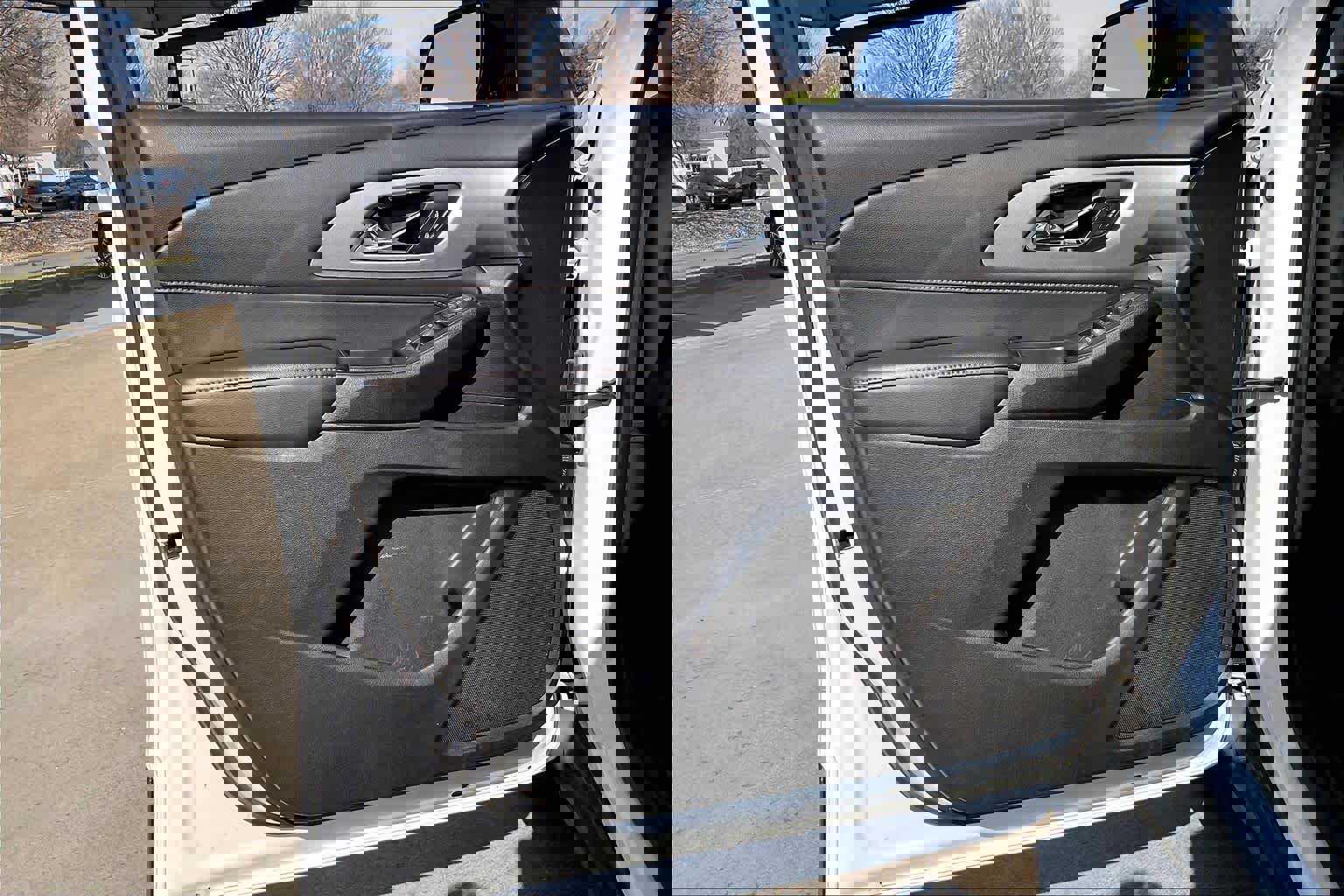 Used 2020 Chevrolet Traverse LS image 21