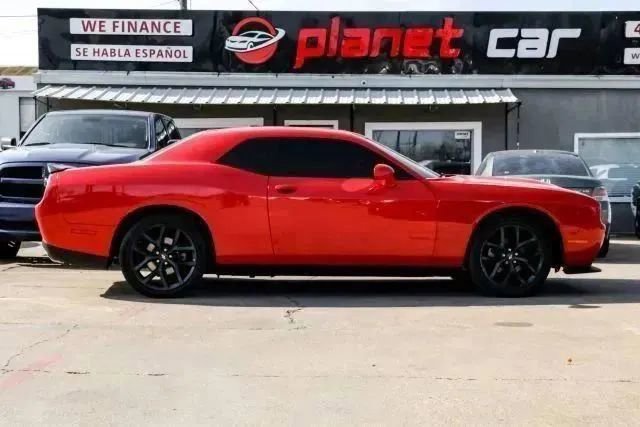 Used 2021 Dodge Challenger SXT w/ Blacktop Package image 7