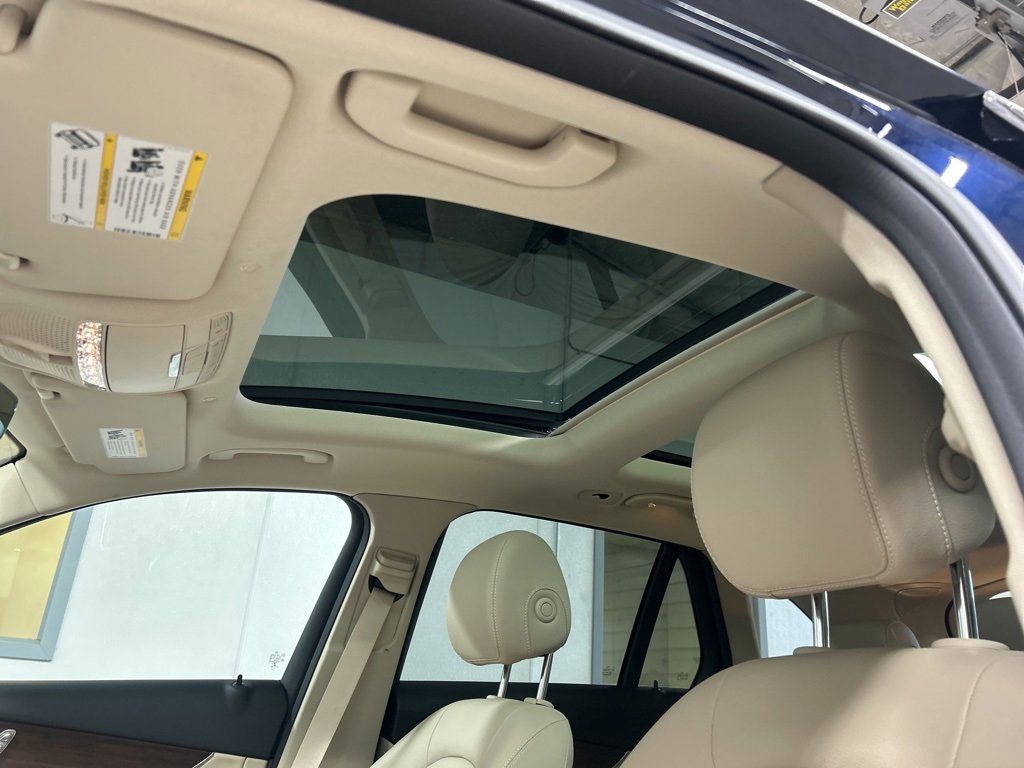 Used 2022 Mercedes-Benz GLC 300 4MATIC image 5