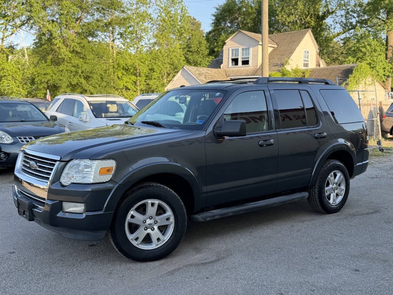 Used 2010 Ford Explorer XLT RWD image 2