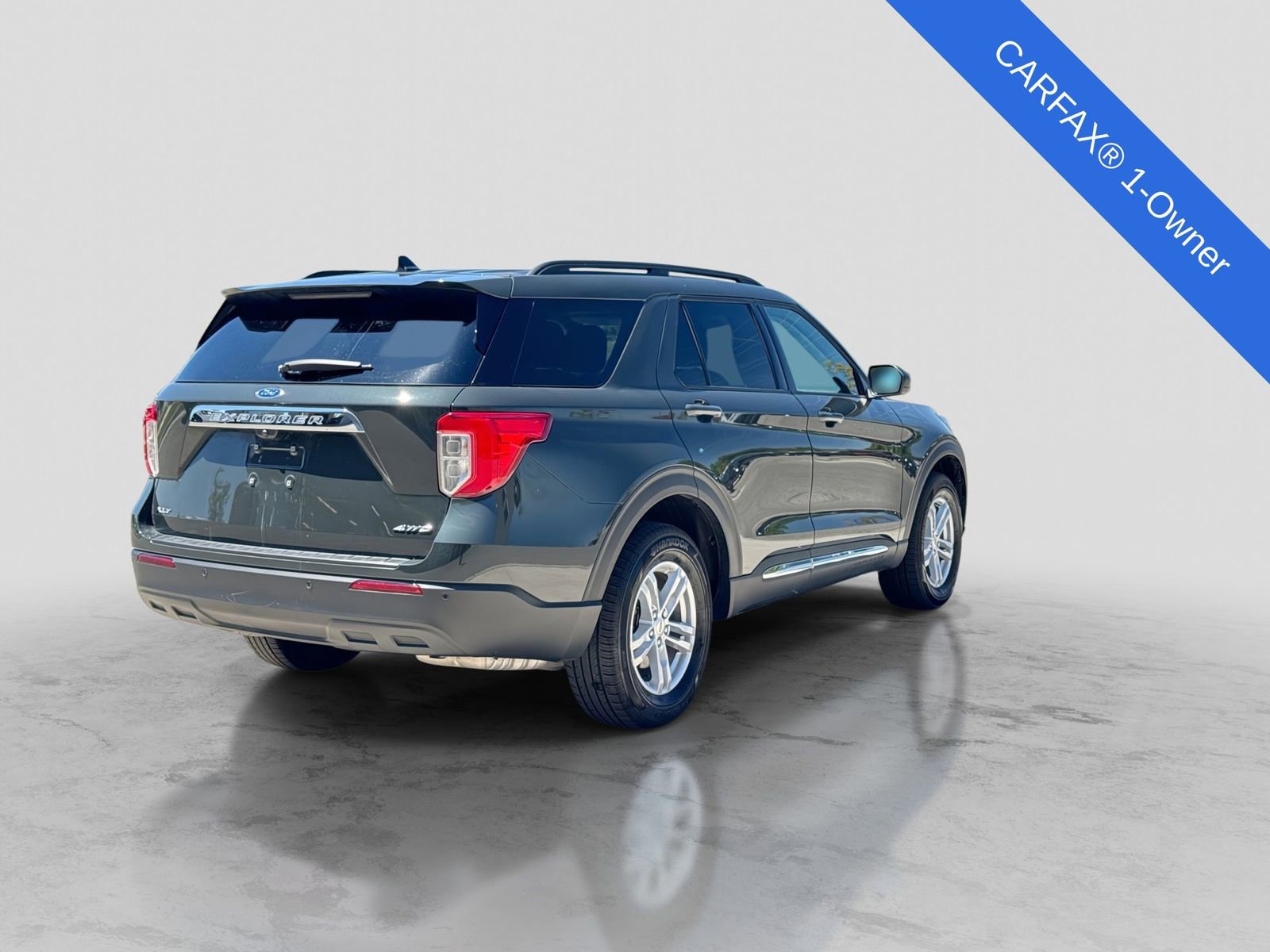 Used 2024 Ford Explorer XLT AWD/4WD image 8
