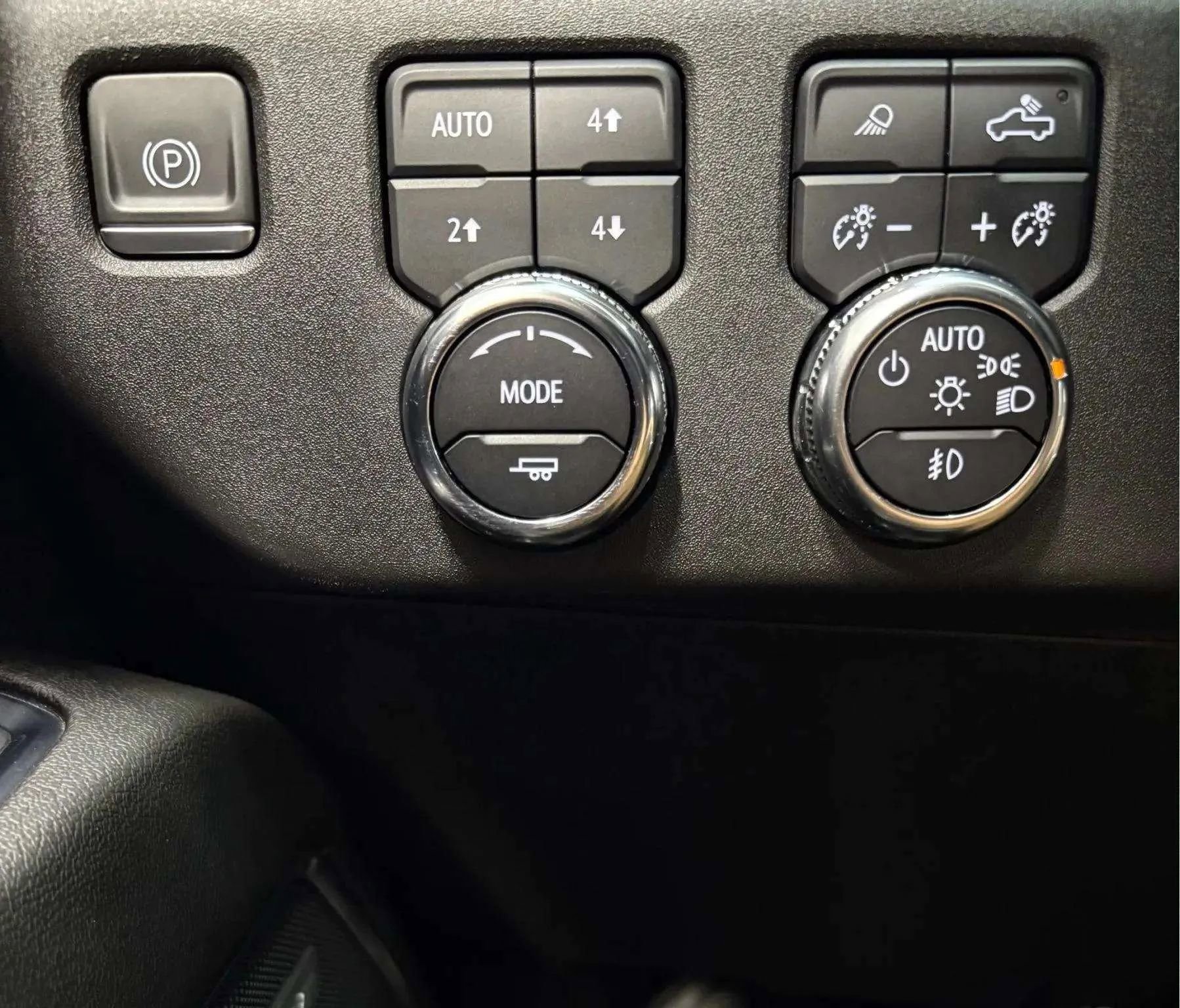 Used 2024 GMC Sierra 2500 SLT w/ SLT Convenience Package image 29