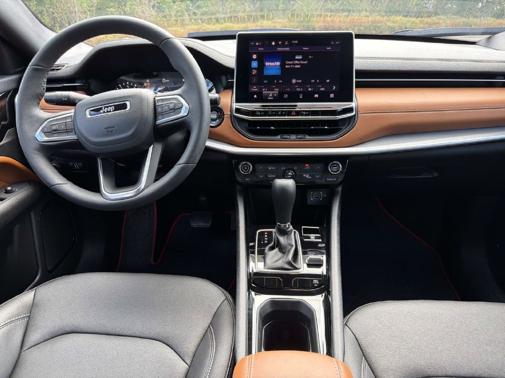 Used 2025 Jeep Compass Limited AWD/4WD image 17