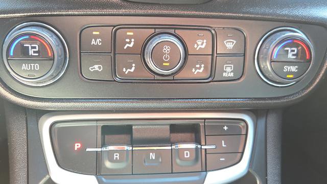 Used 2024 GMC Terrain SLT w/ Infotainment Package II image 30