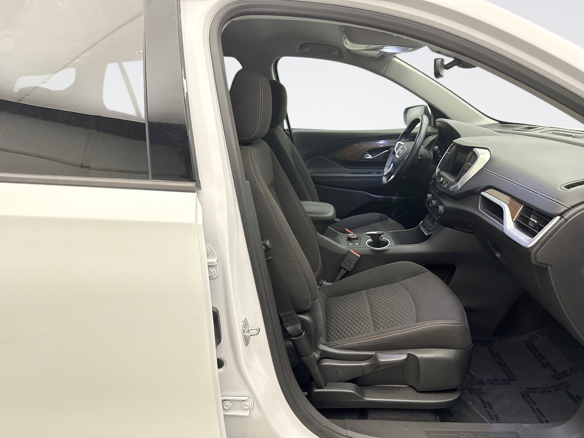 Used 2020 GMC Terrain SLE w/ Driver Convenience Package AWD/4WD image 16