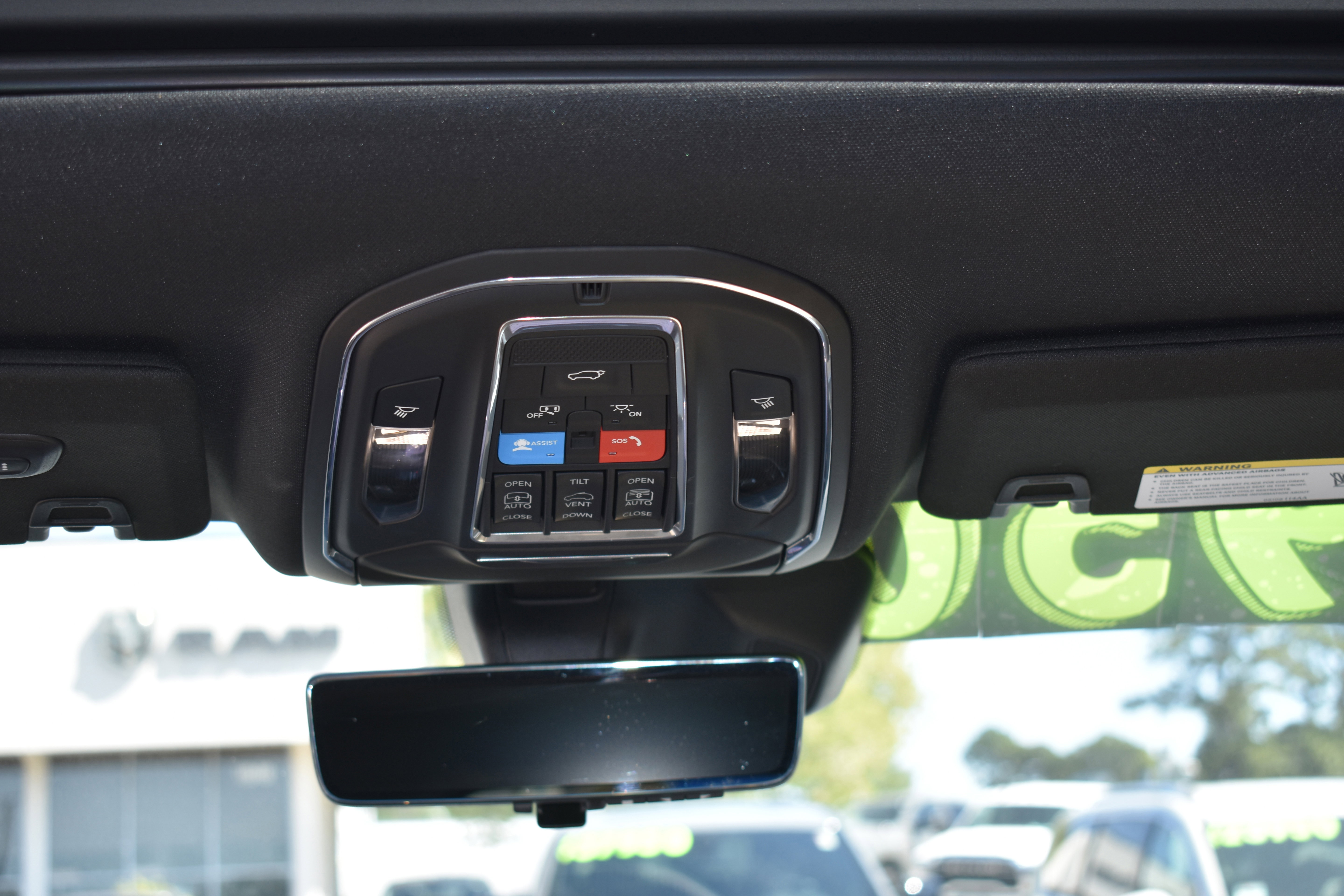 Used 2025 Jeep Grand Cherokee Limited w/ Luxury Tech Group II image 32