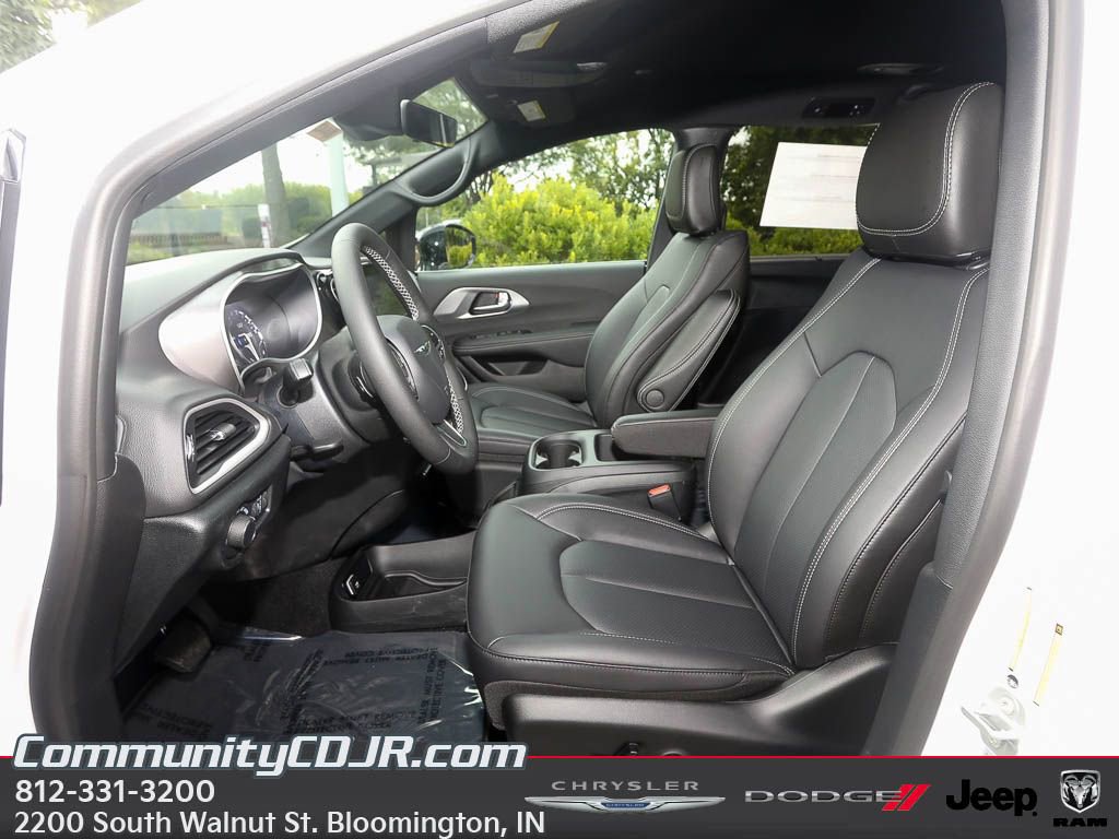 New 2026 Chrysler Voyager LX FWD image 11