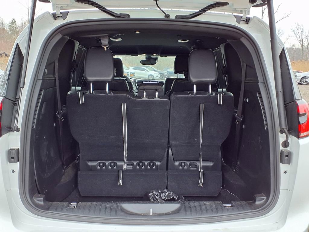 Used 2025 Chrysler Pacifica Select image 10