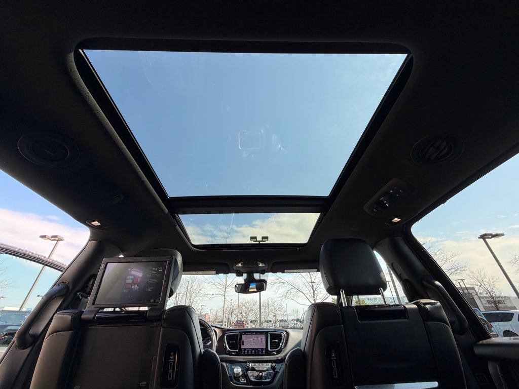 Used 2020 Chrysler Pacifica Limited image 39