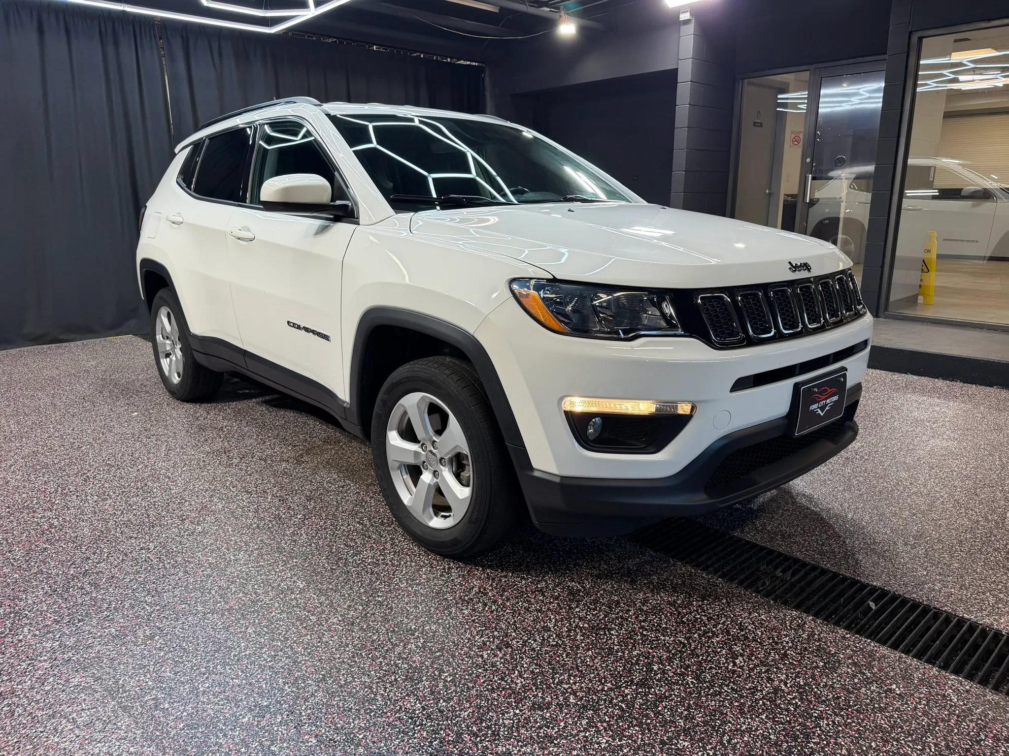 Used 2019 Jeep Compass Latitude w/ Cold Weather Group AWD/4WD image 10