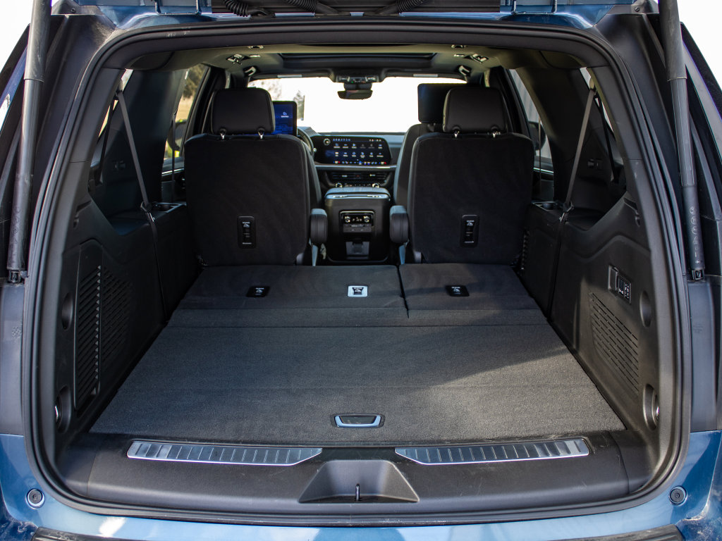 Used 2025 Chevrolet Suburban High Country image 30