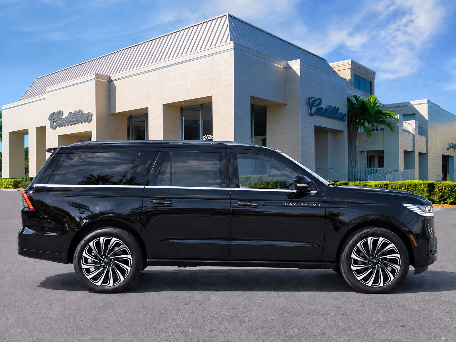 Used 2025 Lincoln Navigator L Black Label AWD/4WD image 7